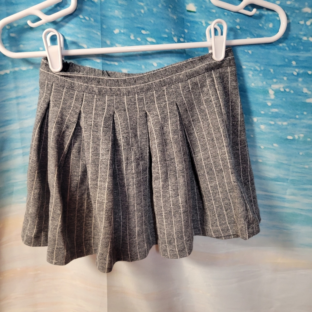 ZARA GIRLS NWT SIZE 8 GRAY PINSTRIPED MINI SKIRT
